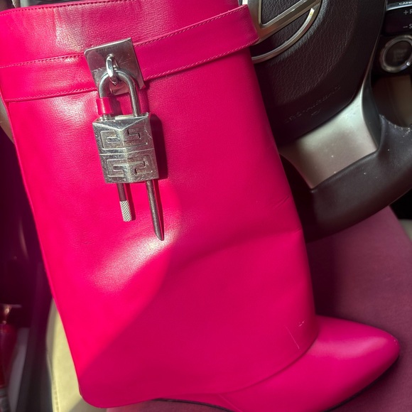 Real AUTHENTIC GIVENCHY BOOTS SIZE 40(us 10)I wear a us 8 in women run small - Picture 11 of 11